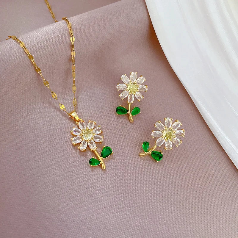 Shop Classic Green Leaf Flower Necklace