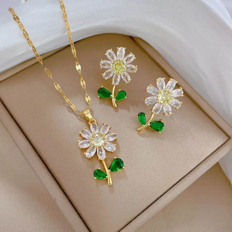 Shop Classic Green Leaf Flower Necklace